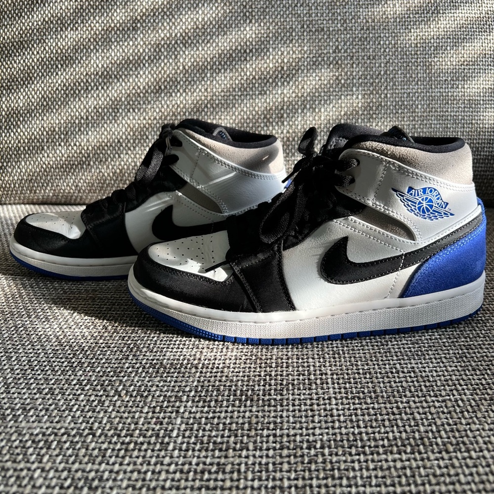 Air Jordan 1 Mid SE Royal Black Toe – Men’s 7 / Women’s 8.5 (EU 40)